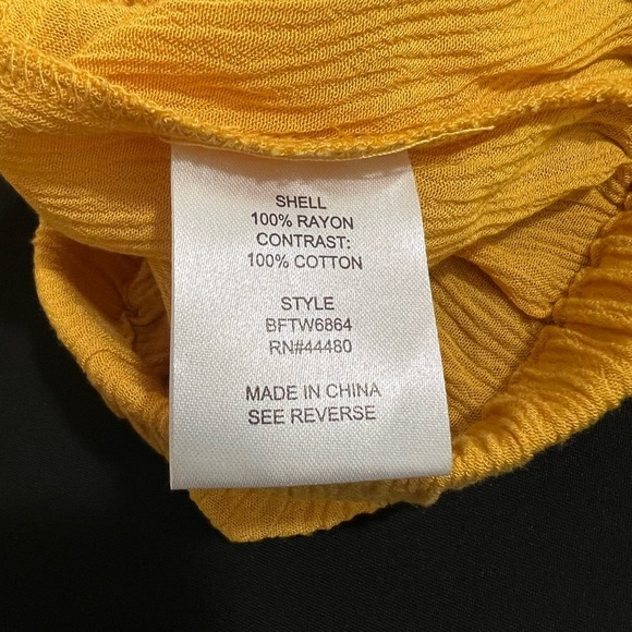 NWT Women’s LOVE FIRE Off the Shoulder XL Top, Mustard/Gold/Yellow, Size XL - Picture 4 of 4